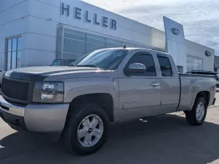 Chevrolet Silverado 1500 2008 2WD LS 4 puertas Cabina extendida 8 pies LB