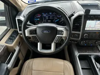 Ford F-250 Super Duty 2019 4x4 King Ranch 4dr Crew Cab 6.8 ft. SB Pickup