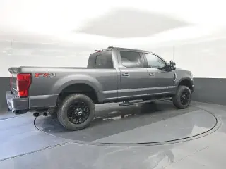 Ford F-250 Super Duty 2022 4x4 Lariat 4dr Crew Cab 8 ft. LB Pickup