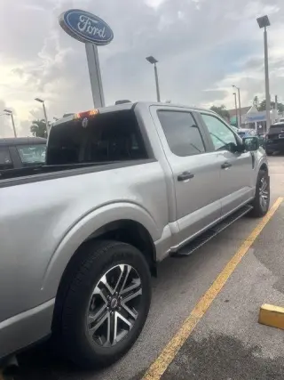 Ford F-150 2023 4x2 XL SuperCrew 4 puertas, cama de 5,5 pies, chasis largo
