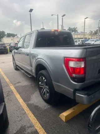 Ford F-150 2023 4x2 XL SuperCrew 4 puertas, cama de 5,5 pies, chasis largo