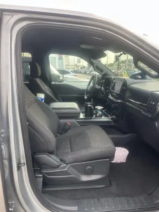 Ford F-150 2023 4x2 XL SuperCrew 4 puertas, cama de 5,5 pies, chasis largo
