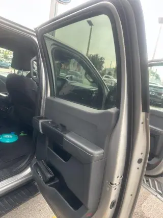 Ford F-150 2023 4x2 XL SuperCrew 4 puertas, cama de 5,5 pies, chasis largo