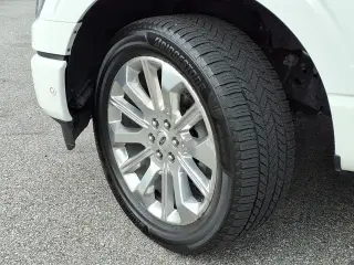 Ford F-150 2023 4x4 Limited 4dr SuperCrew 5.5 ft. SB