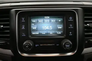 Ram 1500 2016 4x4 Tradesman 4p Cabina de tripulación doble 5.5 pies Picape