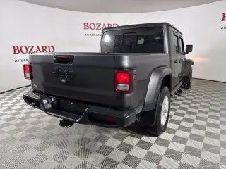 Jeep Gladiator 2023 4x4 Sport 4dr Crew Cab 5.0 ft. SB