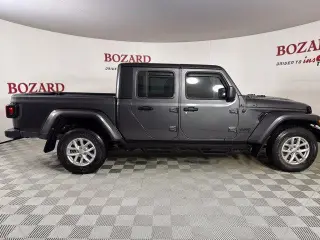 Jeep Gladiator 2023 4x4 Sport 4dr Crew Cab 5.0 ft. SB