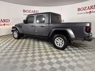 Jeep Gladiator 2023 4x4 Sport 4dr Crew Cab 5.0 ft. SB