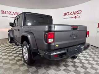 Jeep Gladiator 2023 4x4 Sport 4dr Crew Cab 5.0 ft. SB