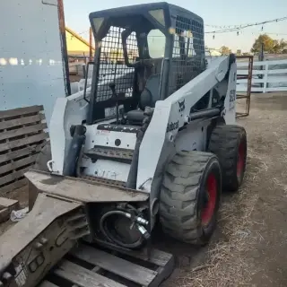 Bobcat y Excavadora San Bernardino