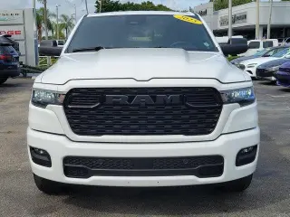 Ram 1500 2025 4x2 Tradesman 4p Camioneta de Cabina Completa Doble 5.6 ft. SB