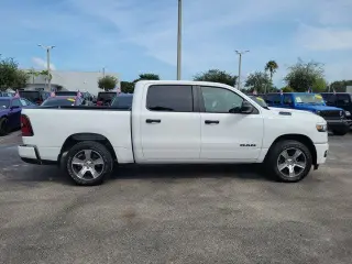 Ram 1500 2025 4x2 Tradesman 4p Camioneta de Cabina Completa Doble 5.6 ft. SB