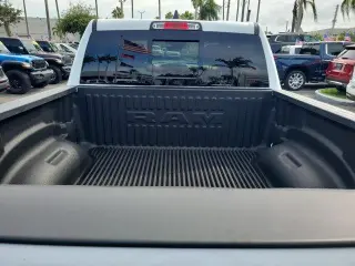 Ram 1500 2025 4x2 Tradesman 4p Camioneta de Cabina Completa Doble 5.6 ft. SB