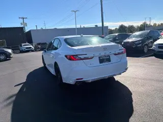 Toyota Camry 2025 SE Sedán 4 puertas