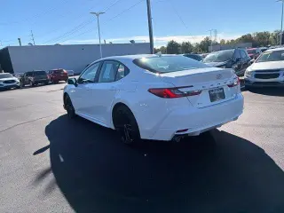 Toyota Camry 2025 SE Sedán 4 puertas