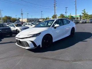 Toyota Camry 2025 SE Sedán 4 puertas
