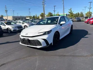 Toyota Camry 2025 SE Sedán 4 puertas