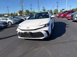 Toyota Camry 2025 SE Sedán 4 puertas