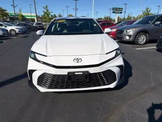 Toyota Camry 2025 SE Sedán 4 puertas