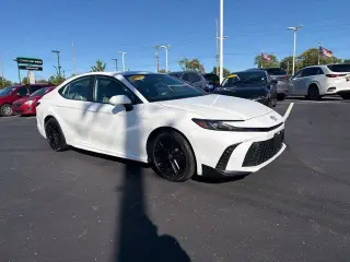 Toyota Camry 2025 SE Sedán 4 puertas