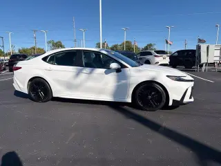 Toyota Camry 2025 SE Sedán 4 puertas