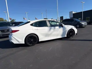 Toyota Camry 2025 SE Sedán 4 puertas