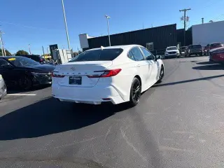 Toyota Camry 2025 SE Sedán 4 puertas