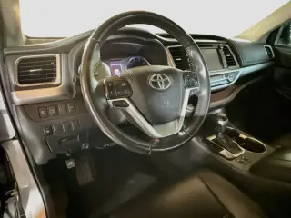 Toyota Highlander 2019 XLE 4dr SUV