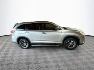 Toyota Highlander 2019 XLE 4dr SUV