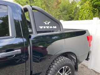 Nissan Titan 2024 4x4 SV 4dr Cabina de Crew 5.6 ft. SB