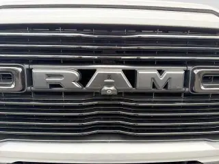 Ram 2500 2022 4x4 Laramie 4dr Mega Cab con cabina de 6.3 pies de largo Pickup