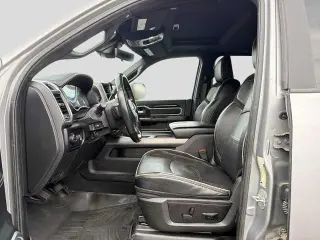 Ram 2500 2022 4x4 Laramie 4dr Mega Cab con cabina de 6.3 pies de largo Pickup