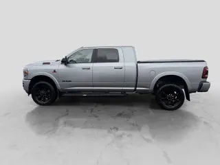 Ram 2500 2022 4x4 Laramie 4dr Mega Cab con cabina de 6.3 pies de largo Pickup