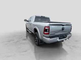 Ram 2500 2022 4x4 Laramie 4dr Mega Cab con cabina de 6.3 pies de largo Pickup