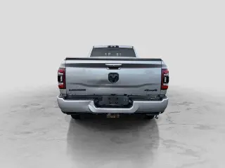 Ram 2500 2022 4x4 Laramie 4dr Mega Cab con cabina de 6.3 pies de largo Pickup