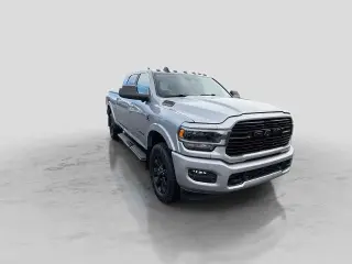 Ram 2500 2022 4x4 Laramie 4dr Mega Cab con cabina de 6.3 pies de largo Pickup