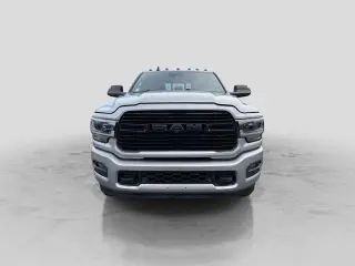 Ram 2500 2022 4x4 Laramie 4dr Mega Cab con cabina de 6.3 pies de largo Pickup