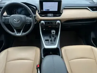 Toyota RAV4 2024 XLE Premium 4dr SUV