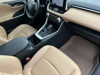 Toyota RAV4 2024 XLE Premium 4dr SUV
