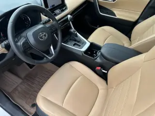 Toyota RAV4 2024 XLE Premium 4dr SUV