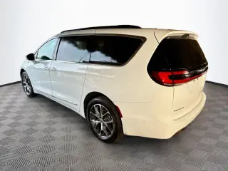Chrysler Pacifica 2022 AWD Limited 4dr Mini-Van