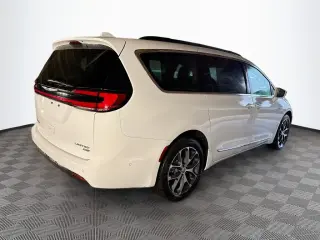 Chrysler Pacifica 2022 AWD Limited 4dr Mini-Van