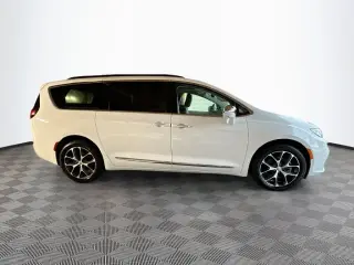 Chrysler Pacifica 2022 AWD Limited 4dr Mini-Van