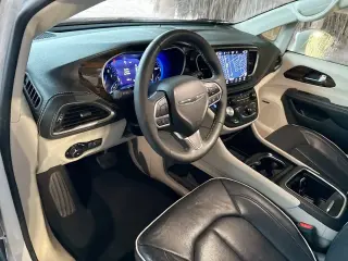 Chrysler Pacifica 2022 AWD Limited 4dr Mini-Van