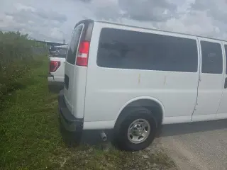 Chevrolet Express 2025 LT 3500 3dr Extended Passenger Van
