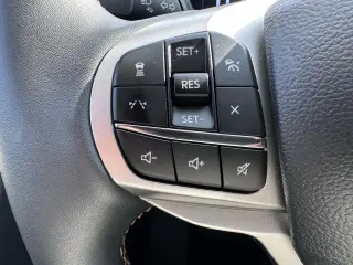 Ford Explorer 2026 con tracción a las cuatro ruedas (AWD), variante Active, SUV de 4 puertas
