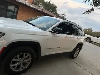Jeep Grand Cherokee 2022 4x2 Limited 4 puertas SUV (lanzamiento a mitad de año)