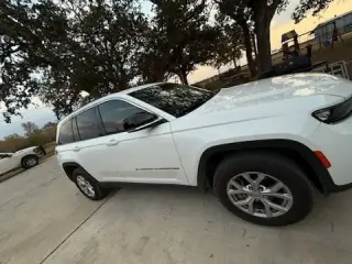 Jeep Grand Cherokee 2022 4x2 Limited 4 puertas SUV (lanzamiento a mitad de año)