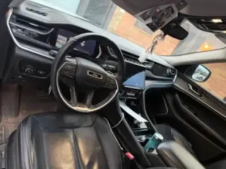 Jeep Grand Cherokee 2022 4x2 Limited 4 puertas SUV (lanzamiento a mitad de año)