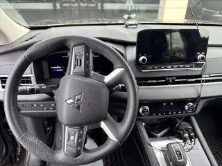 Mitsubishi Outlander PHEV 2024 AWD SEL 4dr SUV